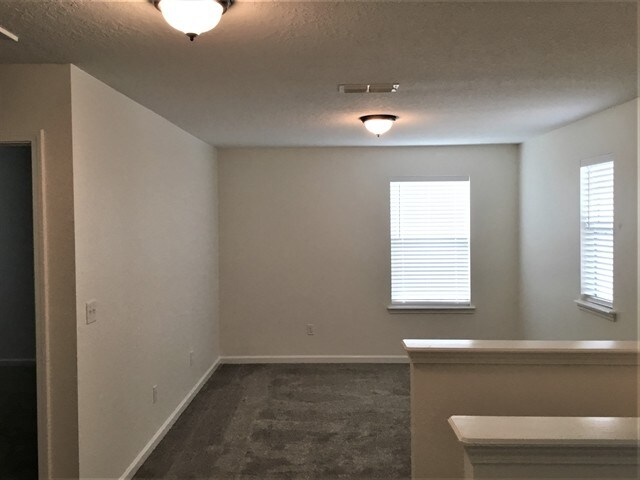 Building Photo - 207 Buck Run Way