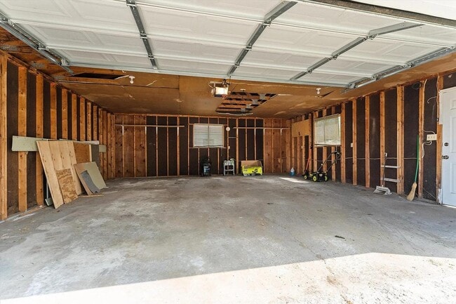 Building Photo - 609 S Middleboro Ave