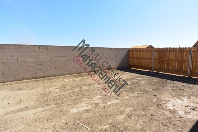 Building Photo - Newer 3bedroom/2bath in Tulare.