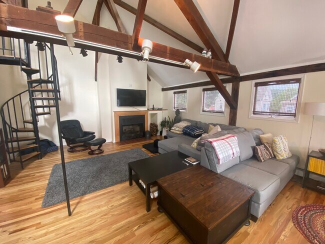 Primary Photo - 7 Budd St