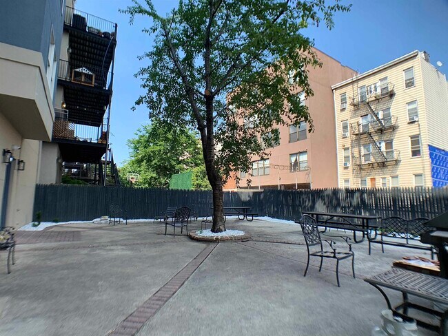Building Photo - 205-207 Madison St
