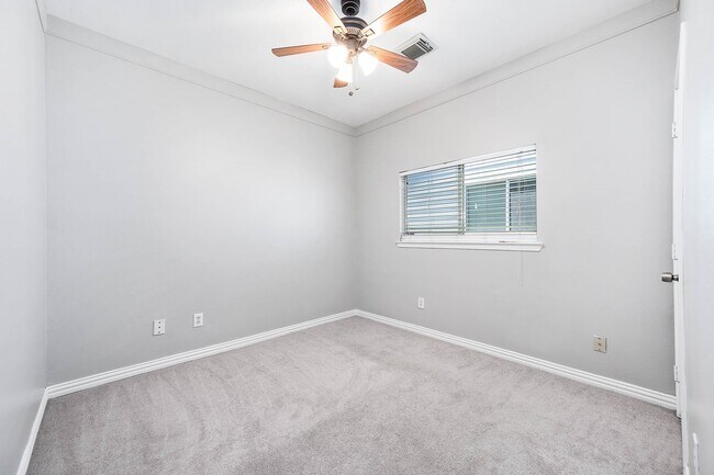 Building Photo - 1561 Nichole Woods Dr