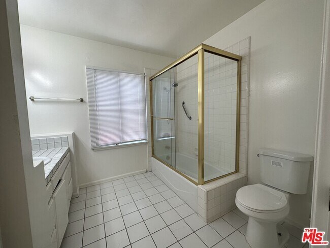 Building Photo - 4608 Saloma Ave