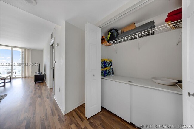 Building Photo - 1155 Brickell Bay Dr