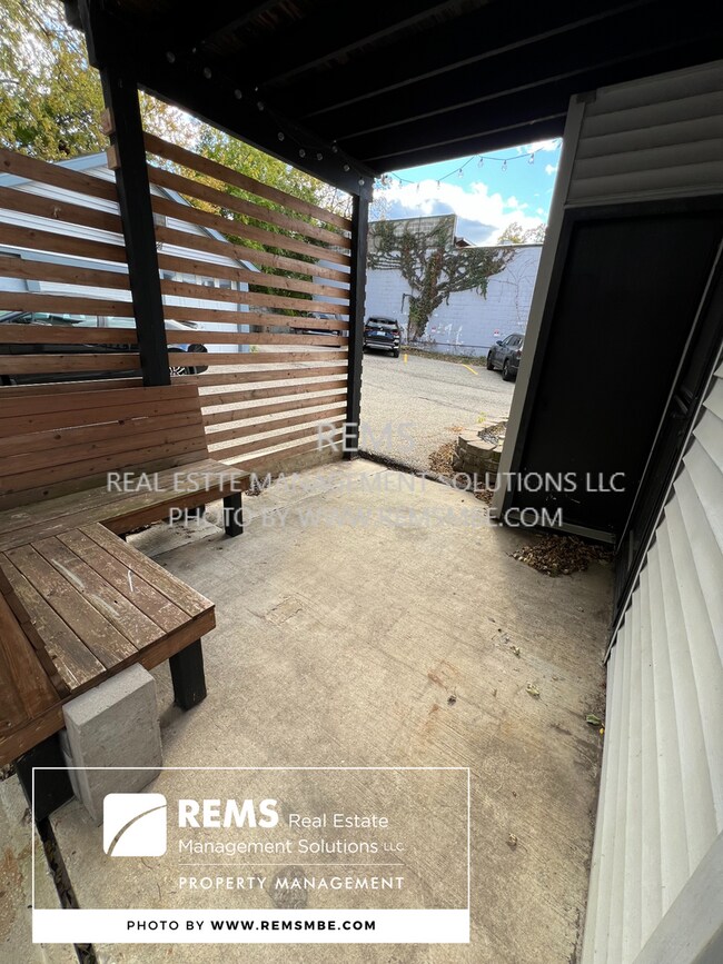 Building Photo - 813 Williamson St