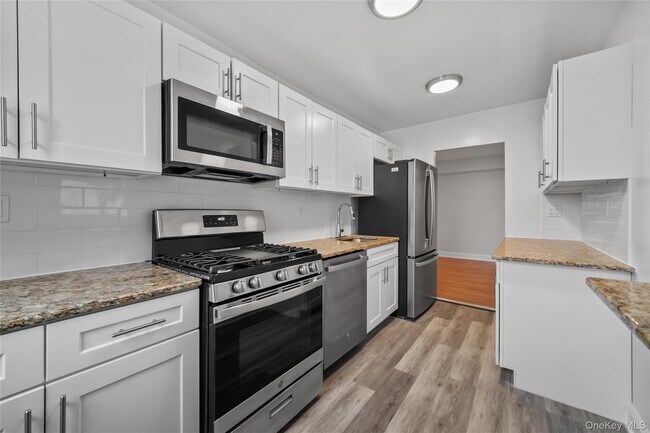 Building Photo - 730 Pelham Rd