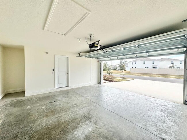 Building Photo - 36015 Sunflower Hl Dr