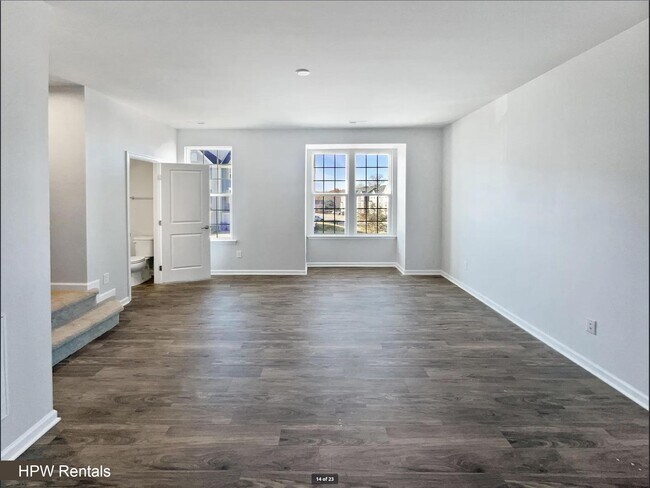Building Photo - 3-Story End Unit Townhome with 3 Beds, 3 B...