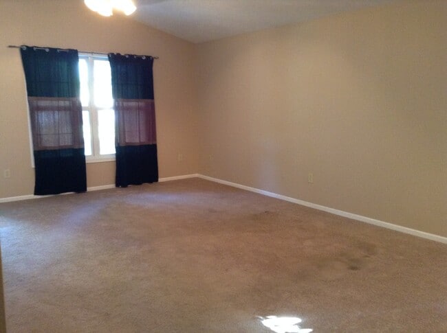 Building Photo - 515 W 3rd St