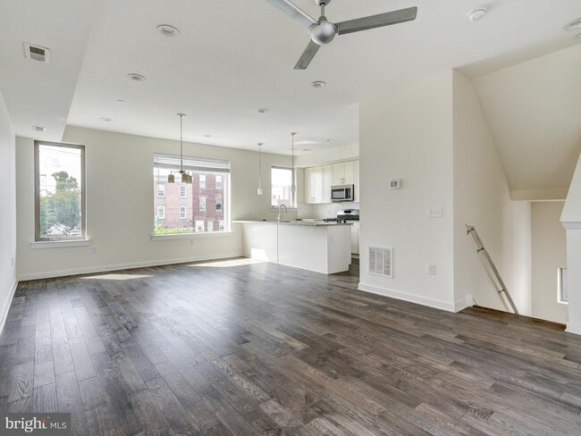 Building Photo - 2123 E Lehigh Ave