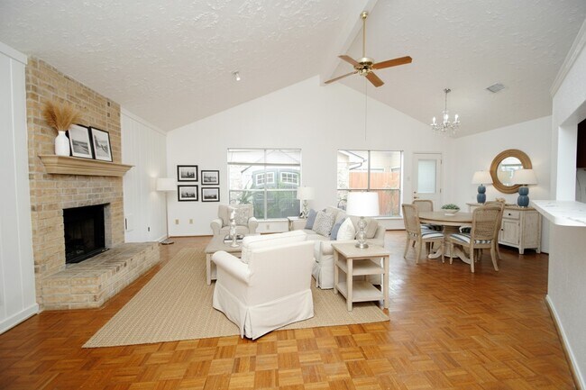 Building Photo - 16311 La Luna Dr