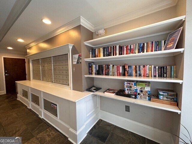 Building Photo - 560 Dutch Valley Rd NE