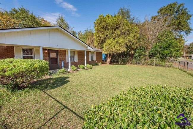 Building Photo - 111 Briarwood Dr