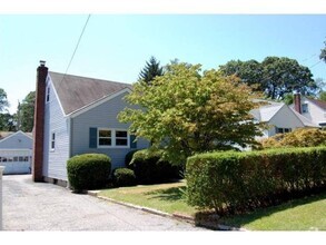 Building Photo - 10 E Leech Cir