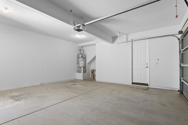 Building Photo - AVAILABLE NOW! GORGEOUS 3 BED / 2.5 BATH in Campanile in Cathedral City!