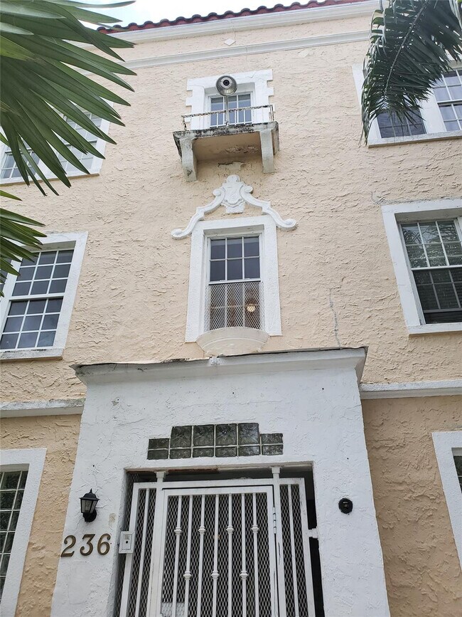 Building Photo - 236 NE 28th St