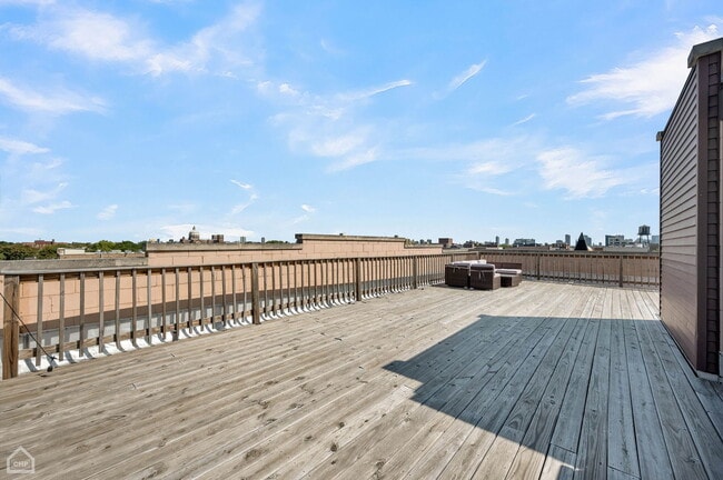 Building Photo - 1843 W North Ave