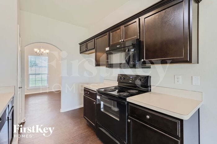 Building Photo - 260 Meadowcrest Dr