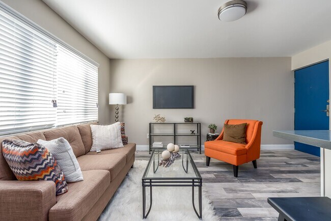 Interior Photo - 5729 Montgomery Rd