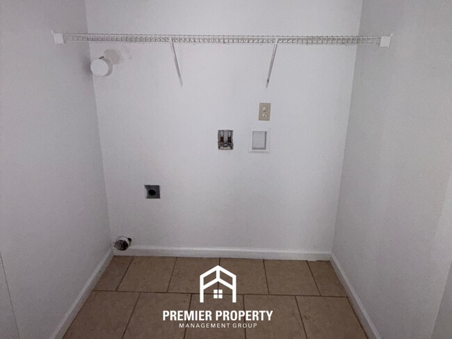 Building Photo - Charming 3BR/2BA Tuscaloosa Home | High Vaulted Ceilings, Hardwood Floors & Fenced Yard