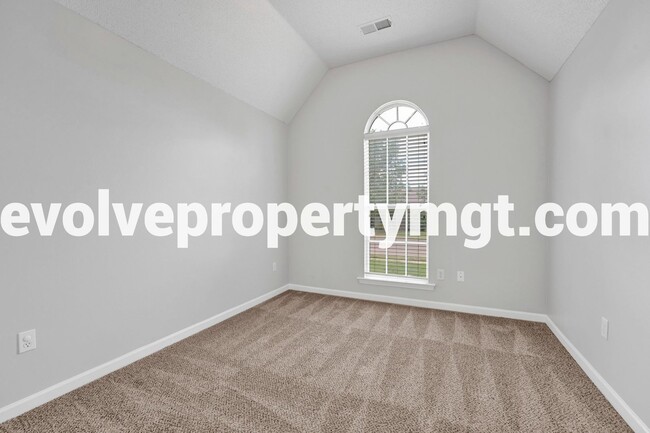 Building Photo - Newly Renovated Cordova Home!
