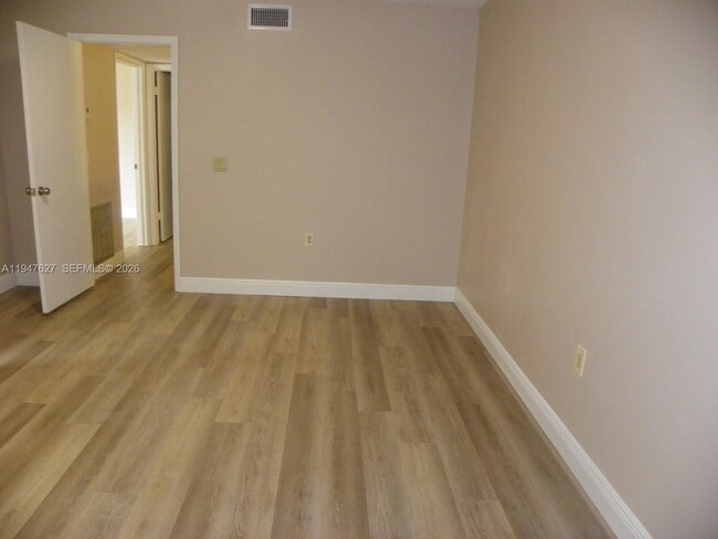 Building Photo - 4083 Forest Hill Dr