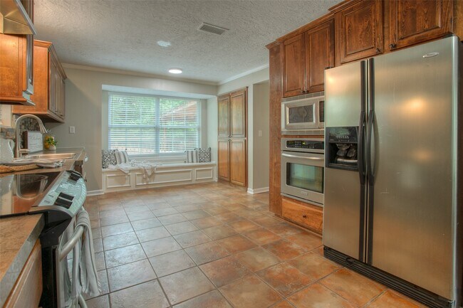 Building Photo - 6016 Teas Nursery Rd