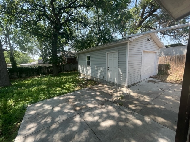 Detached 1.5 stall garage - 2509 S 17th St