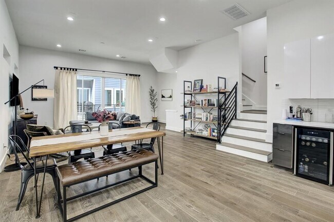 Building Photo - 808 Fisher St