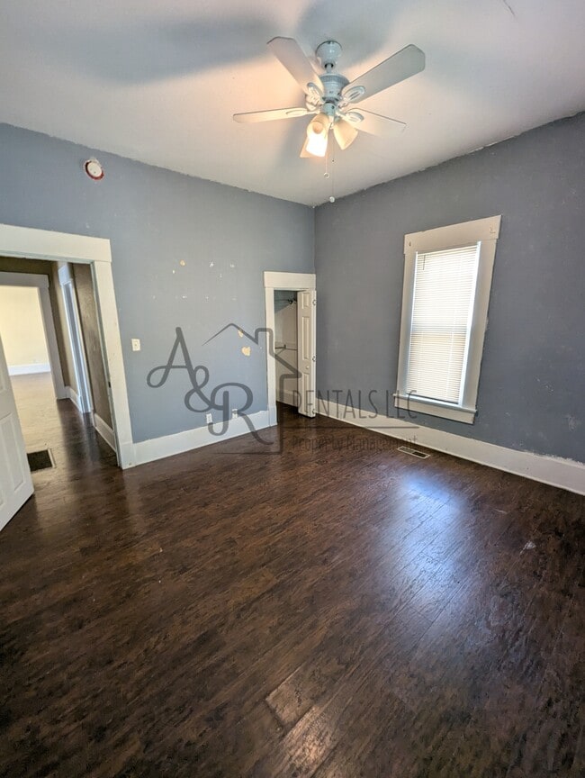 Building Photo - 115 W Monroe St