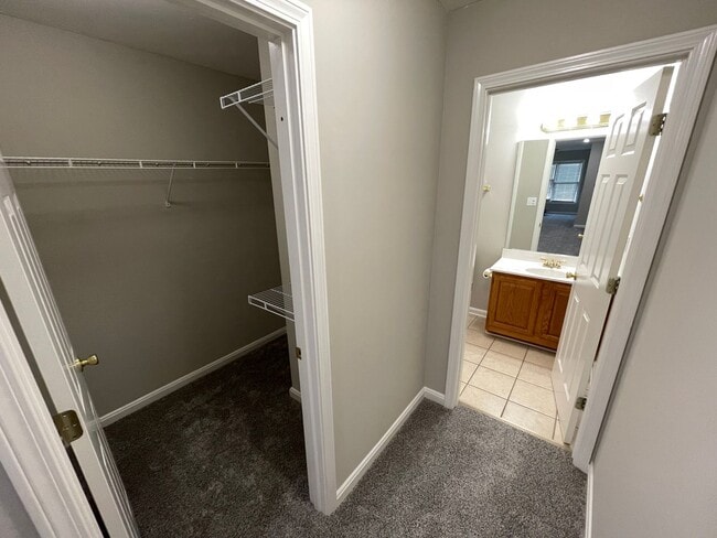Building Photo - Exclusive Shelbyville Condo For Rent