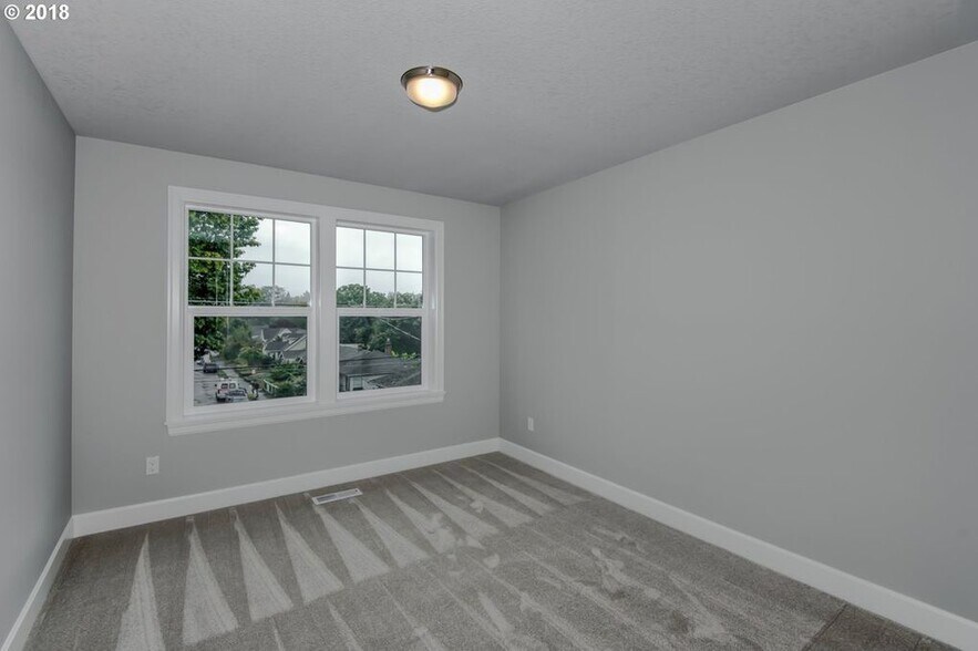 bedroom 1 - 3993 SE 36TH AVE