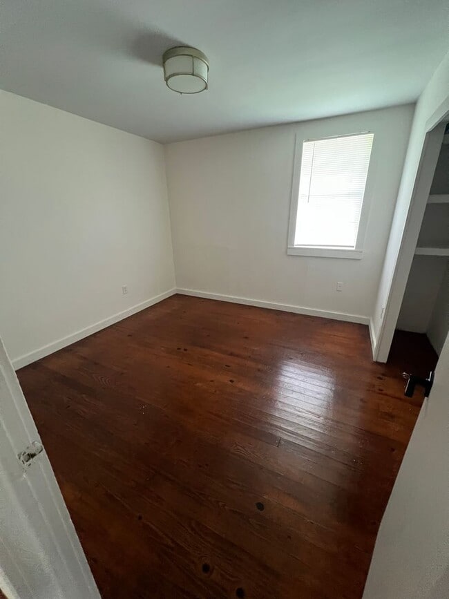 Building Photo - Standalone home with yard close to Square!