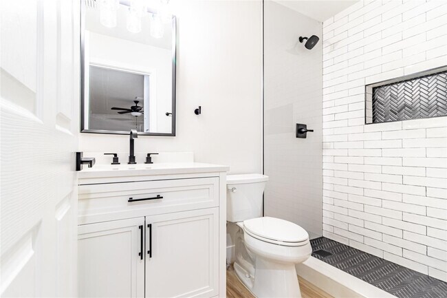 Building Photo - 305 S Swinton Ave