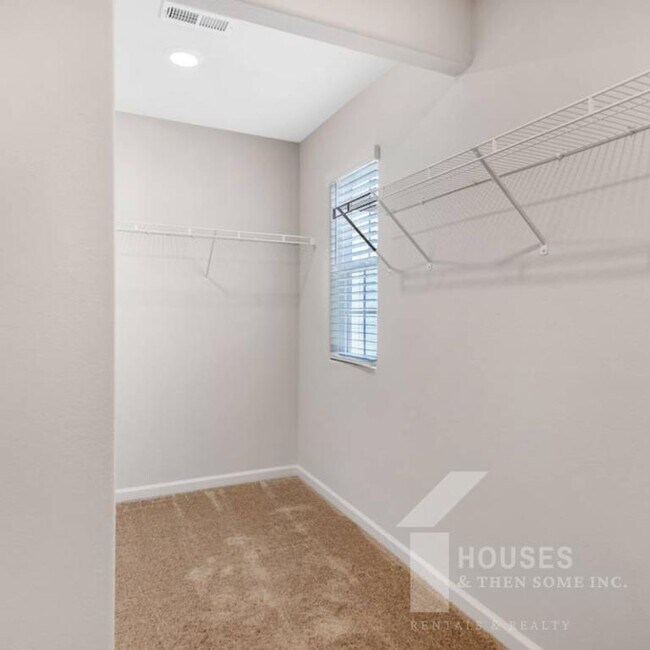 Building Photo - 3006 Wingadee Dr