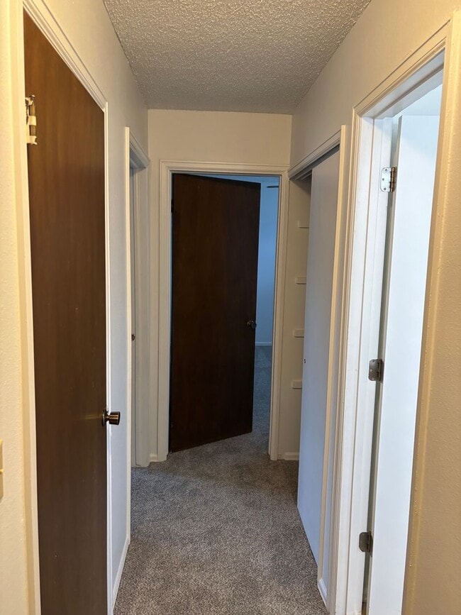 Building Photo - Move in ready unit for rent on Willow Bend!