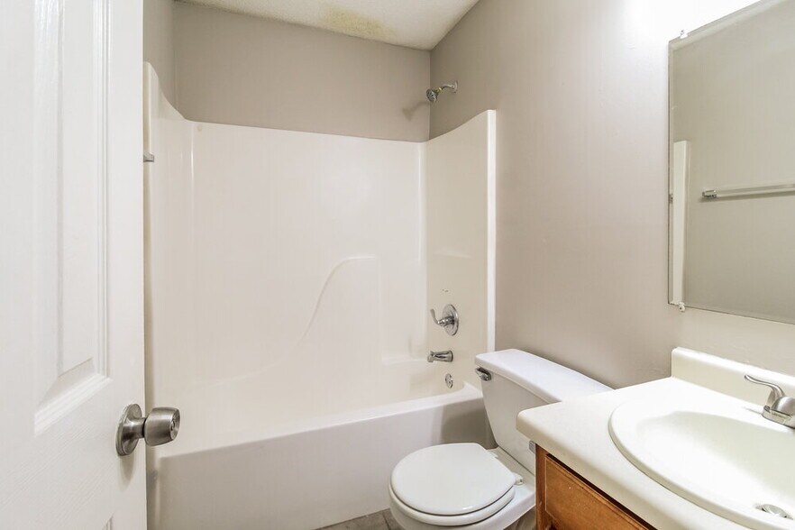 Building Photo - 2611 Fort Apachee Ct