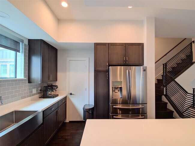 Building Photo - 4307 Schuler St
