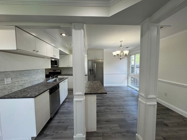 Building Photo - Relaxing 3 Bed 2.5 Bath Single Family Home...