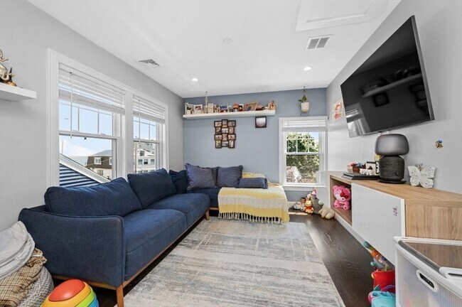 Building Photo - 36 Sturgis St