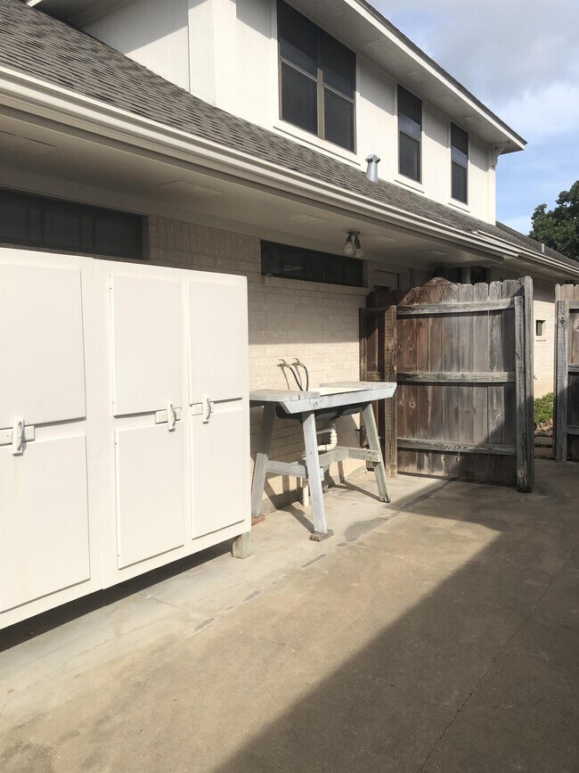 Building Photo - 4908 Spearman Dr