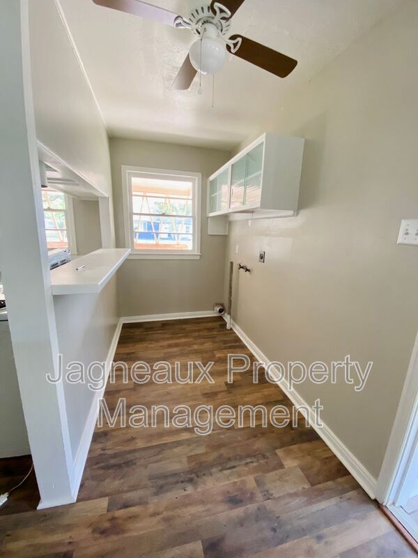 Building Photo - 3566 Monroe St