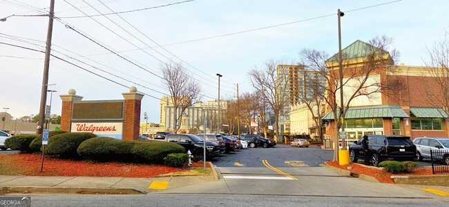 Building Photo - 21 Delmont Dr NE