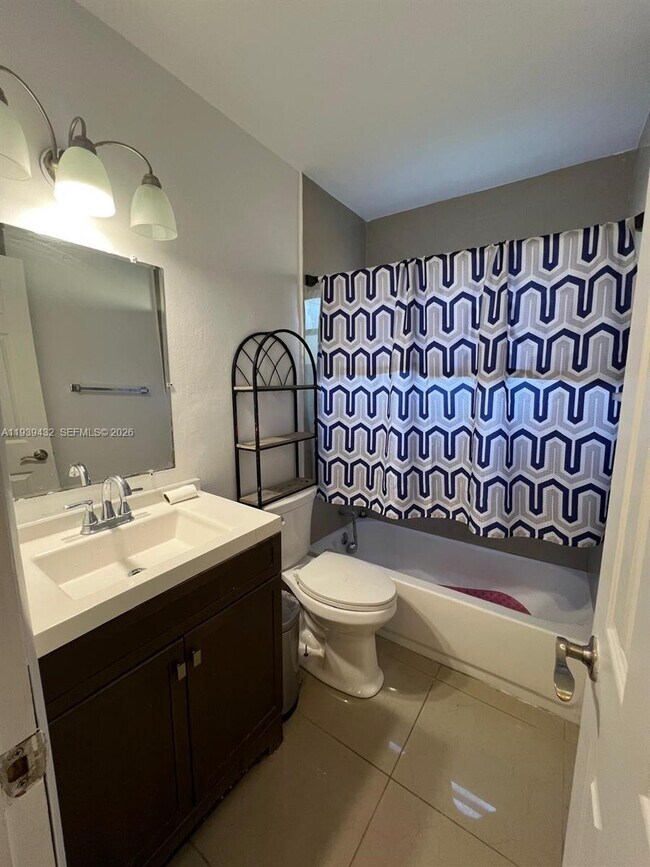 Building Photo - 2920 NW 11th Pl