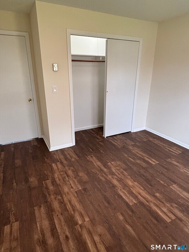 Building Photo - 26 Elmview Cir