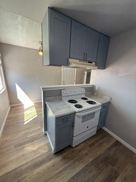 Building Photo - 474 Delaware St