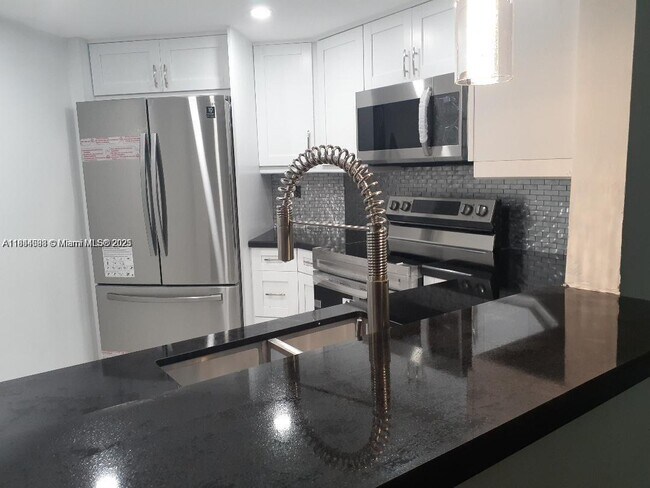 Primary Photo - 9421 Fontainebleau Blvd
