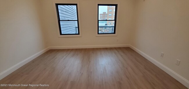 Building Photo - 37 E Front St