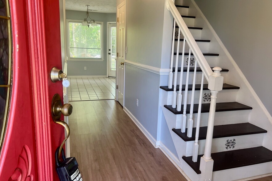 Building Photo - 4614 Masonboro Loop Rd
