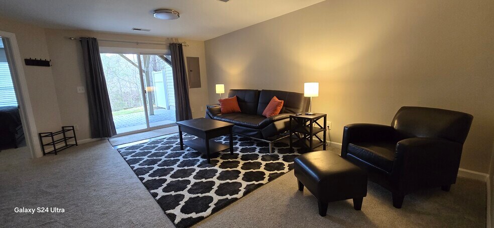 Building Photo - 14423 Hamletville St